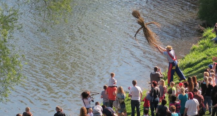 Utopení Morany v režii Tomáše Bartáka.JPG